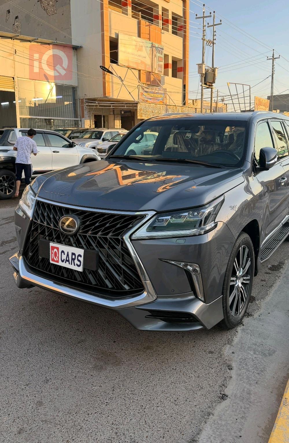 Lexus LX